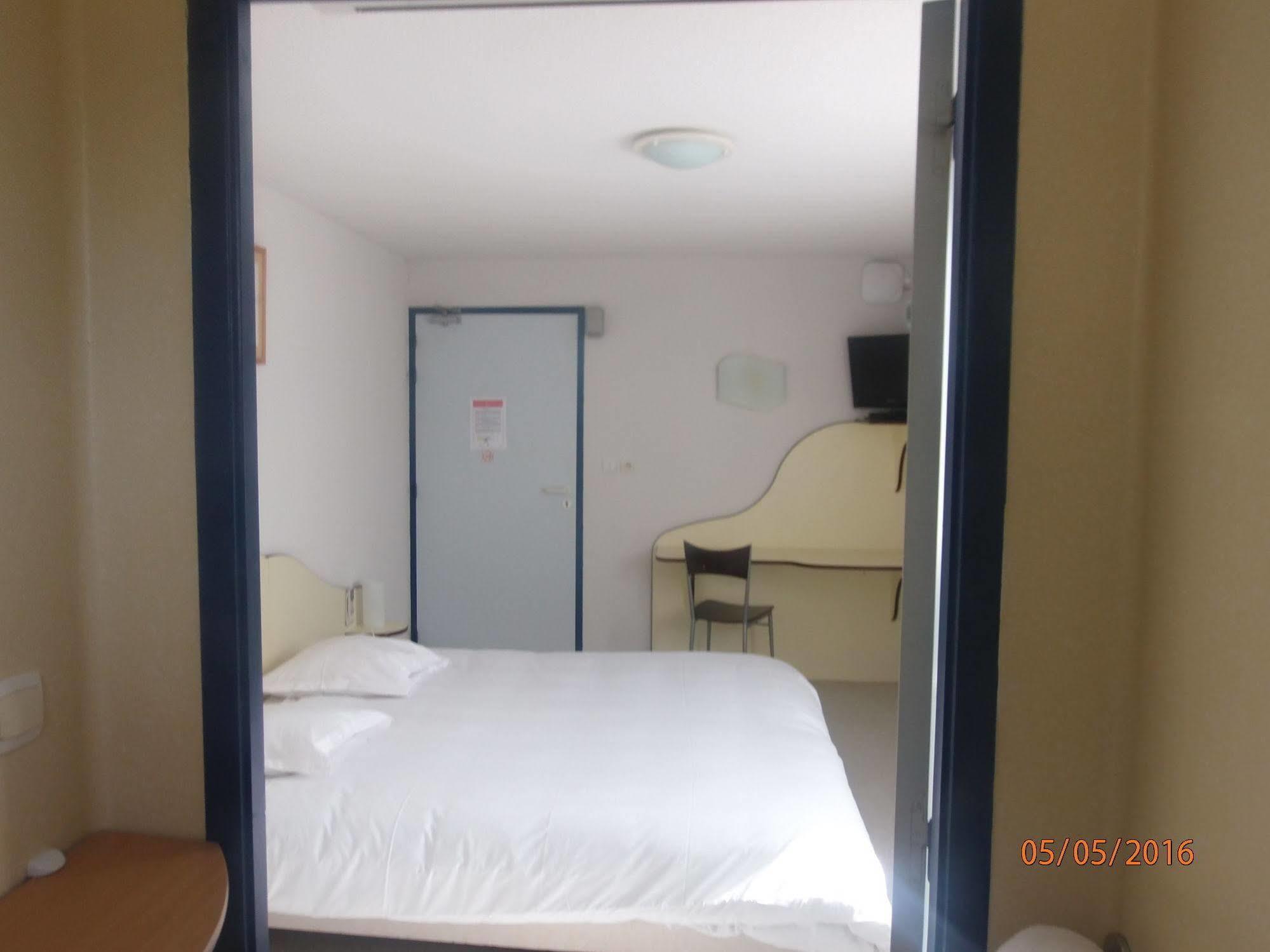 Le Saint Pierre Hotell Moncoutant Eksteriør bilde