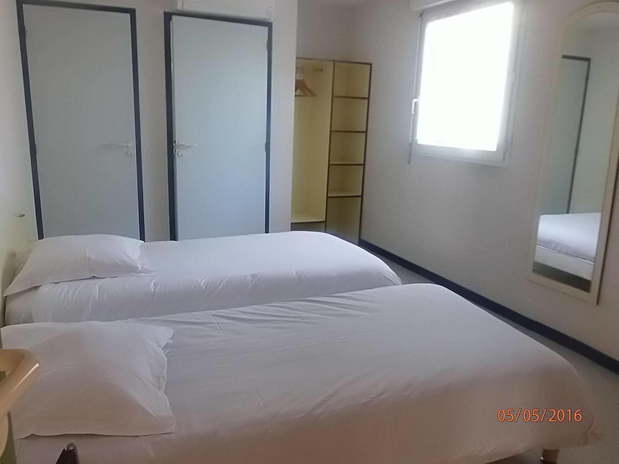 Le Saint Pierre Hotell Moncoutant Eksteriør bilde